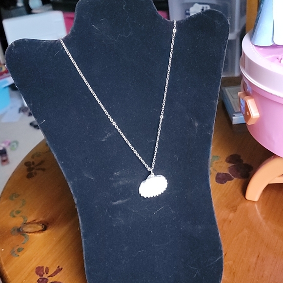 Long shell necklace
